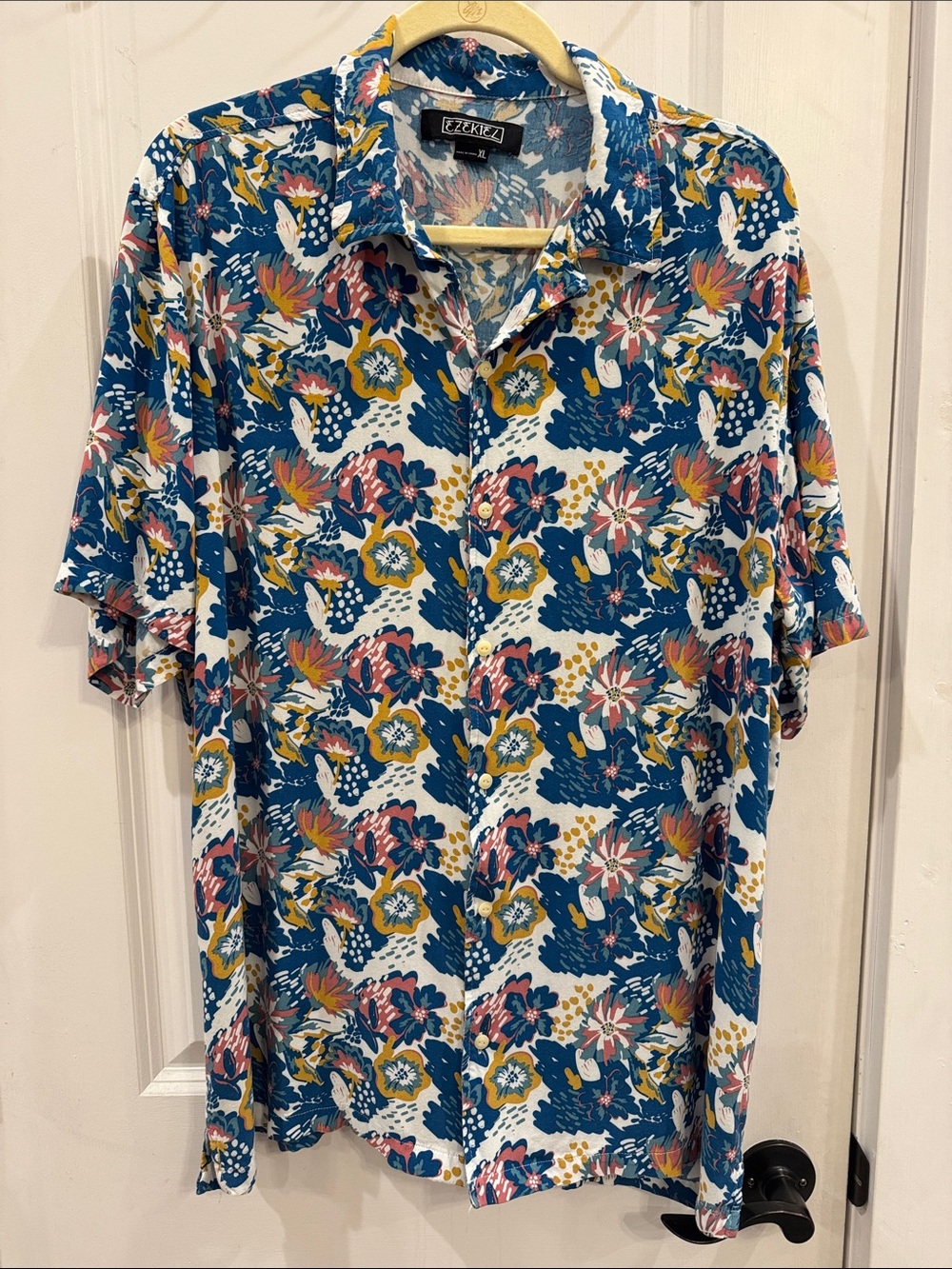 Ezekiel Blue Multi-Color Floral Short-Sleeve Button-Down Hawaiian Shirt